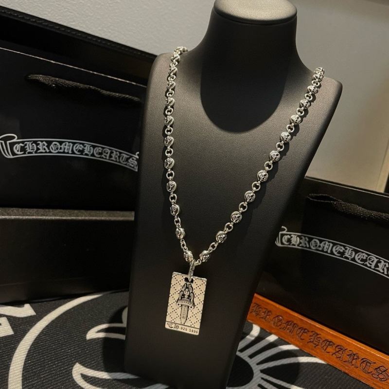 Ch*0me He**ts necklaces